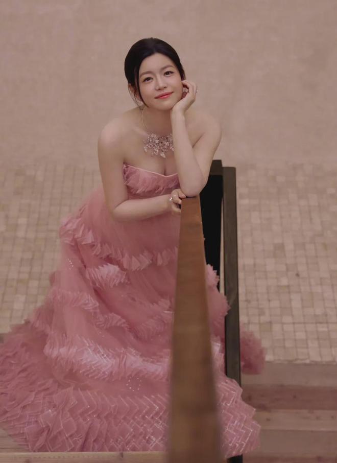 杨紫戛纳红毯__杨紫微博之夜红毯