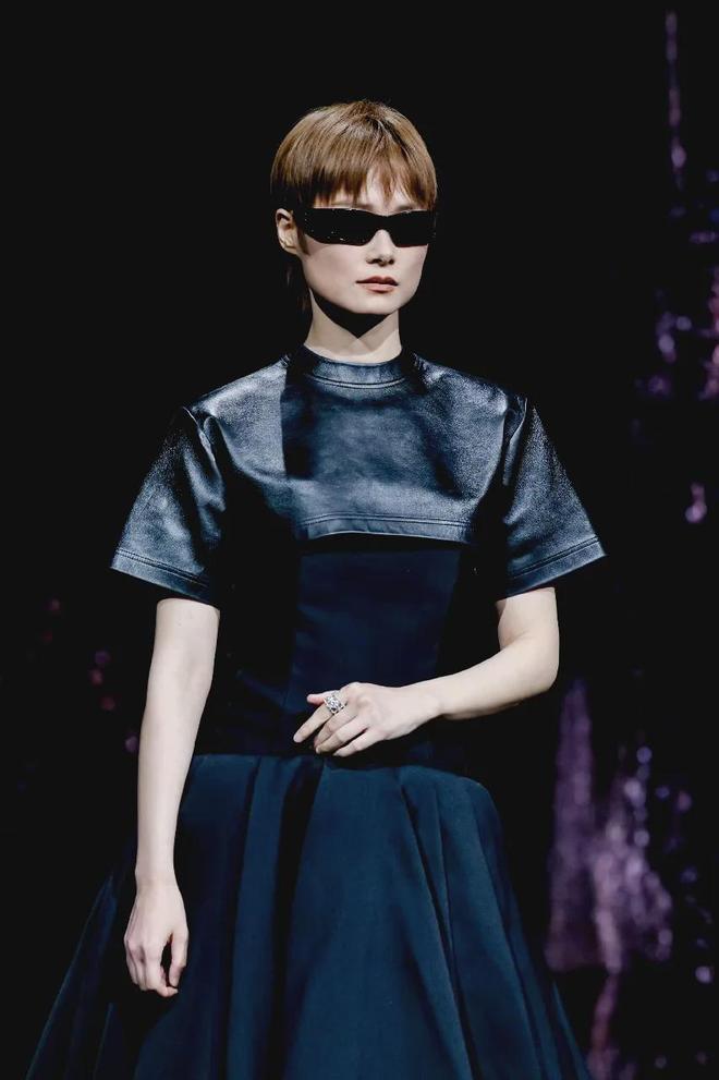 杨紫戛纳红毯__杨紫微博之夜红毯