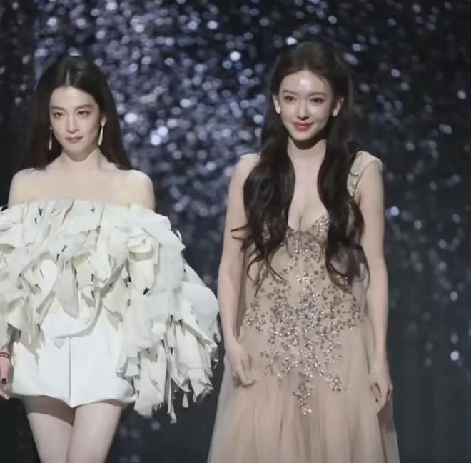 杨紫微博之夜红毯_杨紫戛纳红毯_