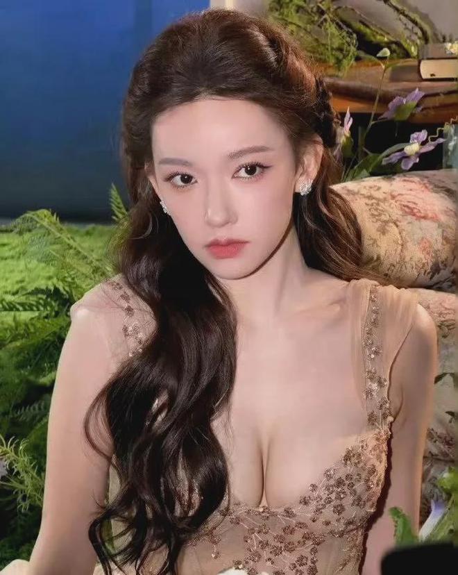 _杨紫戛纳红毯_杨紫微博之夜红毯