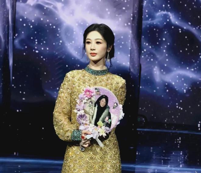 _杨紫微博之夜红毯_杨紫戛纳红毯