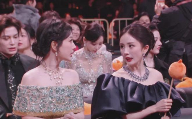 凤姐和杨幂微博大战__颖儿微博道歉杨幂