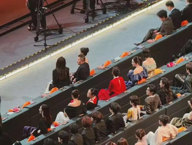 凤姐和杨幂微博大战__颖儿微博道歉杨幂