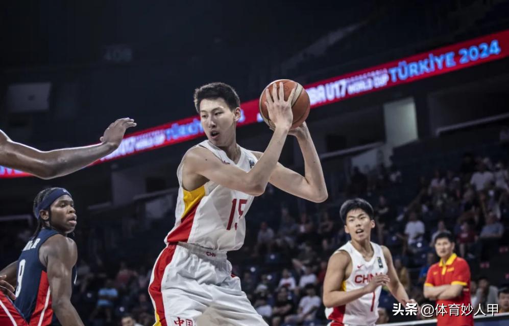 _遮天盖地！男篮18岁小将用8次盖帽，让对手是晕头转向，太厉害了_遮天盖地！男篮18岁小将用8次盖帽，让对手是晕头转向，太厉害了