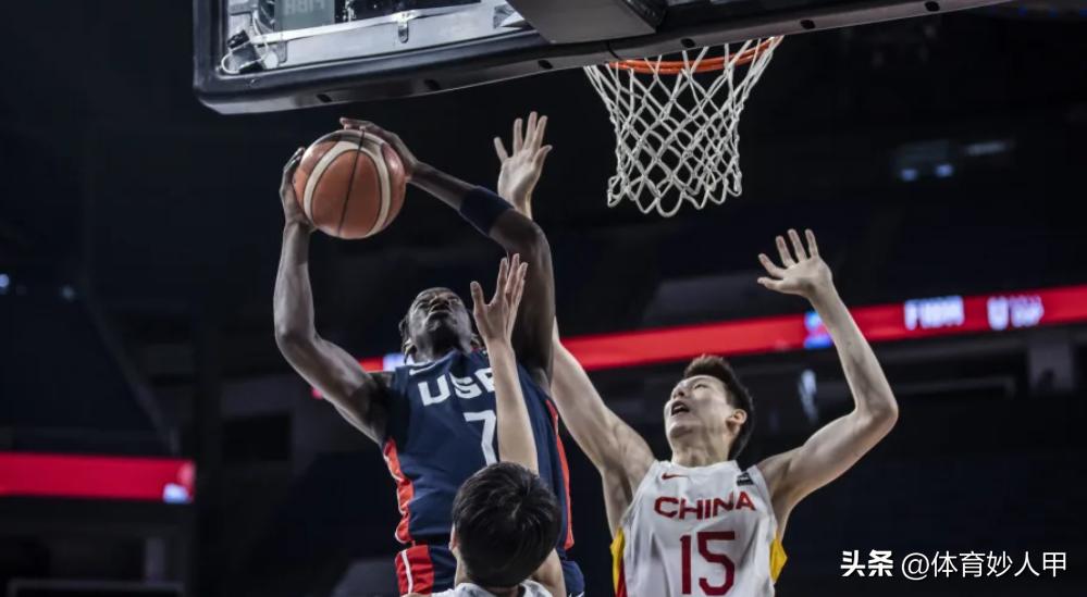 _遮天盖地！男篮18岁小将用8次盖帽，让对手是晕头转向，太厉害了_遮天盖地！男篮18岁小将用8次盖帽，让对手是晕头转向，太厉害了
