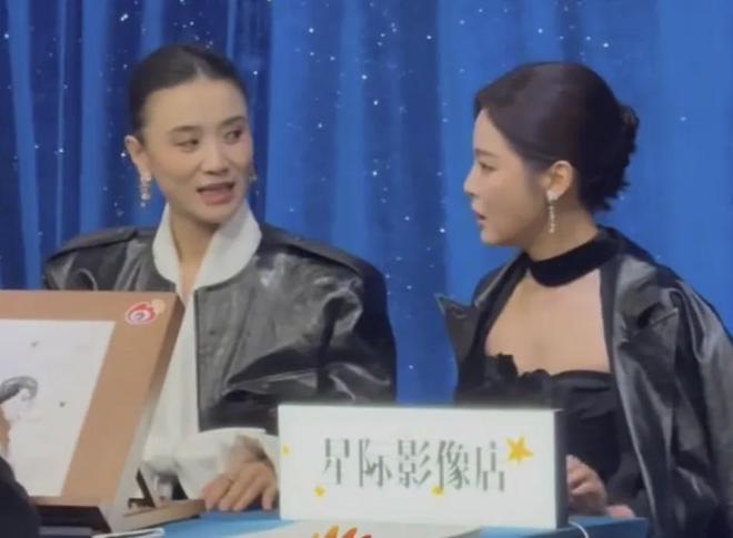 _黄晓明剧组签名照_如何成为社交达人