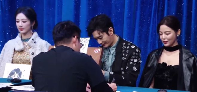 黄晓明剧组签名照__如何成为社交达人