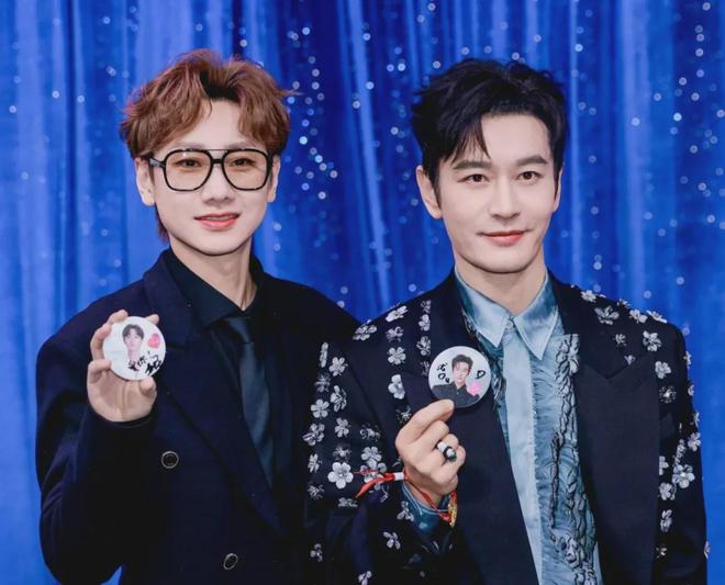 黄晓明剧组签名照_如何成为社交达人_