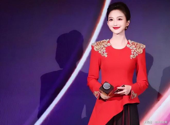 _春晚主持界领军人物回归，网友期待已久的时刻到来_春晚主持界领军人物回归，网友期待已久的时刻到来