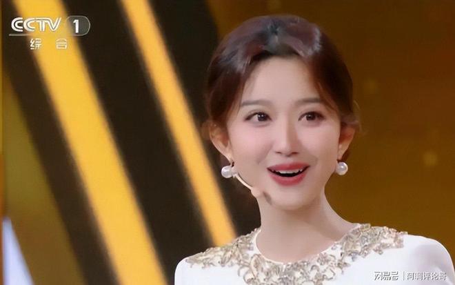 春晚主持界领军人物回归，网友期待已久的时刻到来__春晚主持界领军人物回归，网友期待已久的时刻到来