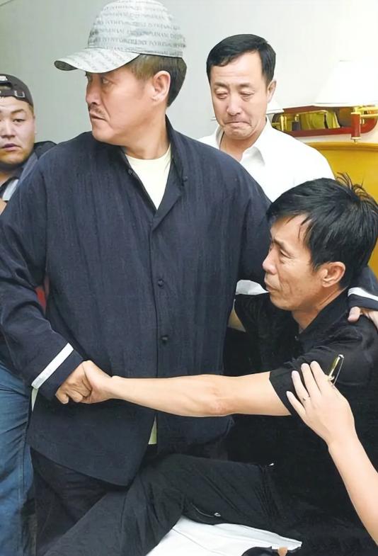 范伟不再隐瞒，终于坦白与赵本山“闹掰”的原因，何庆魁难辞其咎__范伟不再隐瞒，终于坦白与赵本山“闹掰”的原因，何庆魁难辞其咎