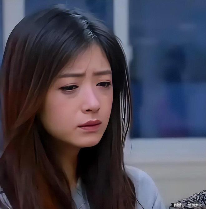 蒋欣山东被偶遇，素颜疲惫一脸老态，收粉丝礼物表情不耐烦_蒋欣山东被偶遇，素颜疲惫一脸老态，收粉丝礼物表情不耐烦_