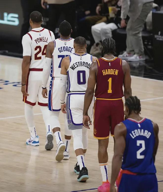 _5换2！再见了，快船！压哨重磅大交易_5换2！再见了，快船！压哨重磅大交易