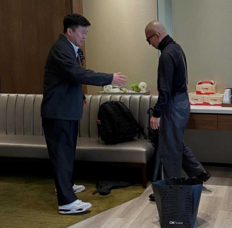 _具俊晔休息室泪崩照曝光！一边听歌一边哭，卫生纸上写满大S名字_具俊晔休息室泪崩照曝光！一边听歌一边哭，卫生纸上写满大S名字