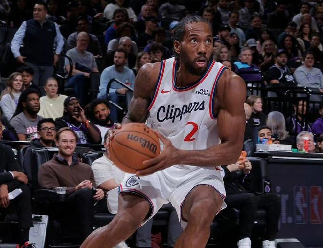 狂送11连败！真该解散了，伦纳德轰31+9+7，但你也该离开快船了_狂送11连败！真该解散了，伦纳德轰31+9+7，但你也该离开快船了_