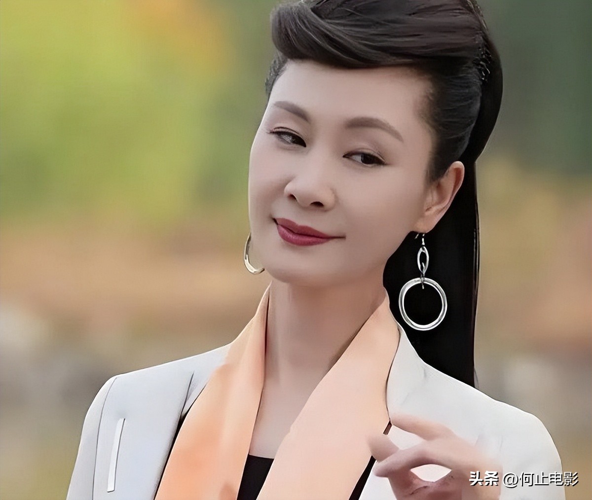 与丈夫住农村，穿着朴素赶大集，59岁于文华才是真正的人间清醒_与丈夫住农村，穿着朴素赶大集，59岁于文华才是真正的人间清醒_