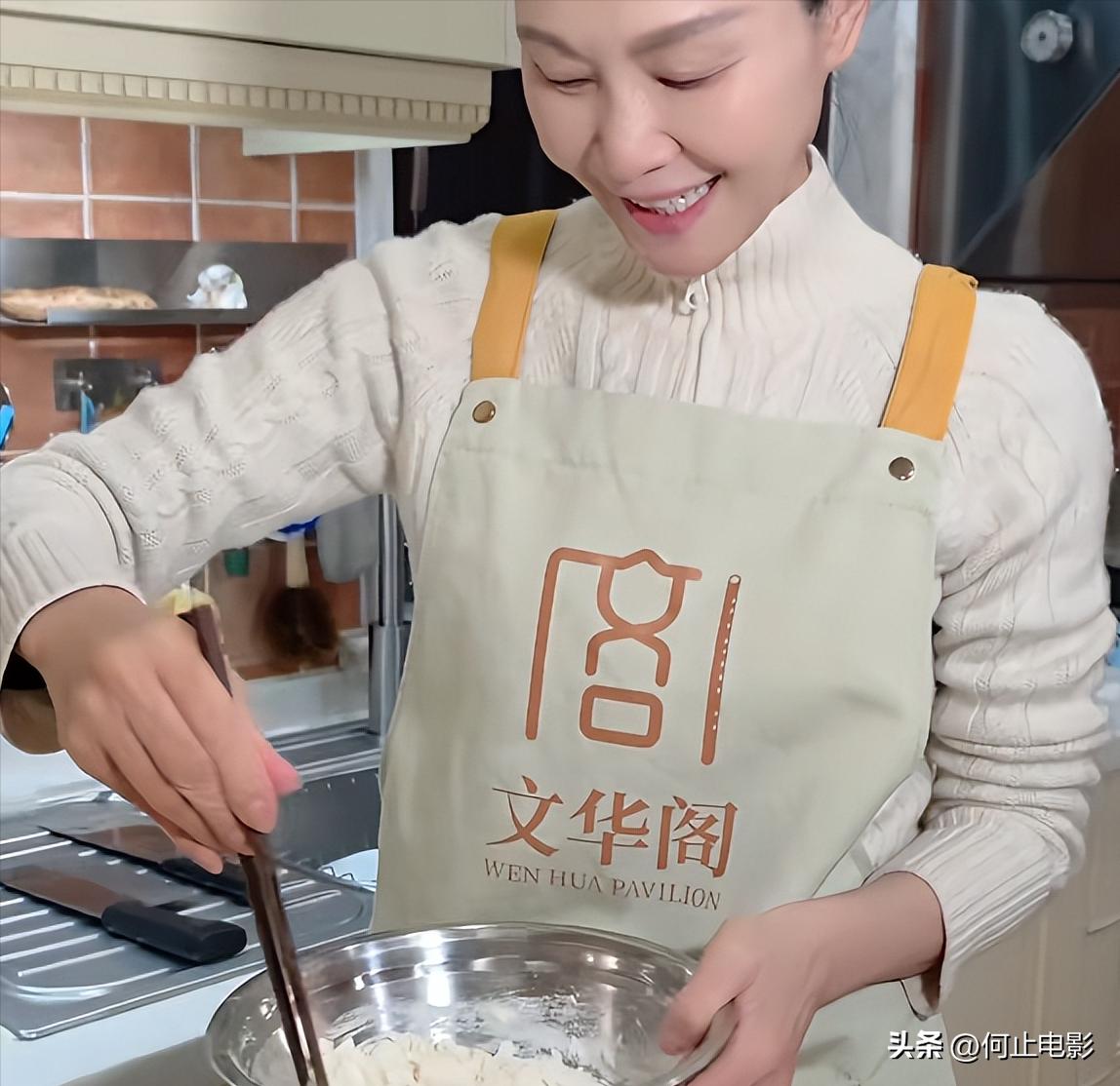 与丈夫住农村，穿着朴素赶大集，59岁于文华才是真正的人间清醒__与丈夫住农村，穿着朴素赶大集，59岁于文华才是真正的人间清醒