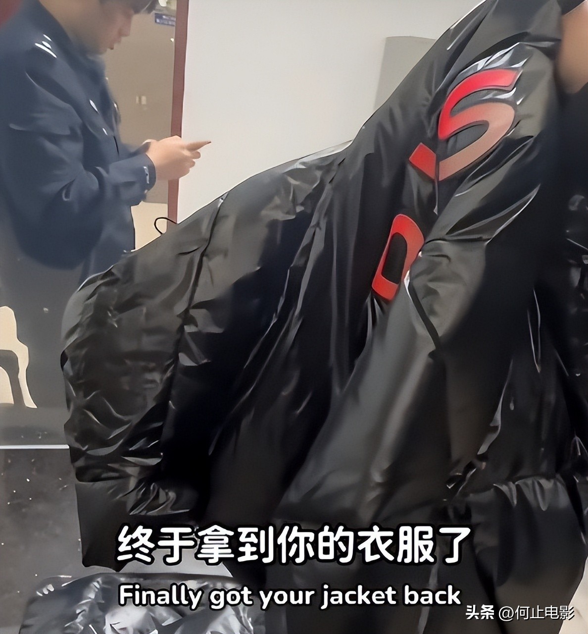 台湾歌手上海丢万元外套！自称美国不会发生，以前说自己美国人_台湾歌手上海丢万元外套！自称美国不会发生，以前说自己美国人_