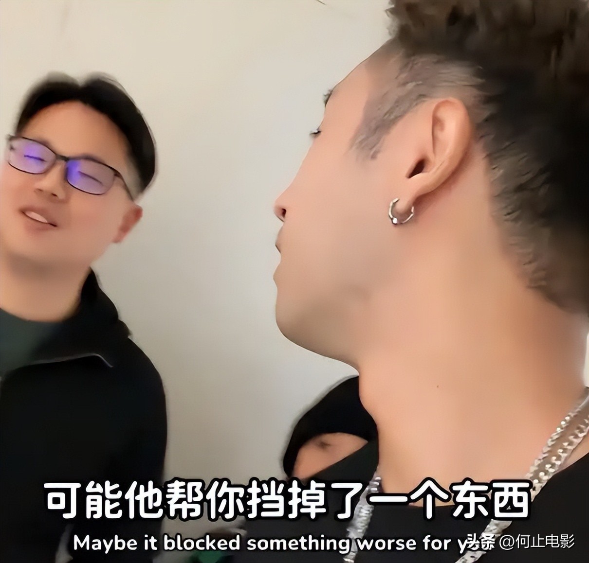 _台湾歌手上海丢万元外套！自称美国不会发生，以前说自己美国人_台湾歌手上海丢万元外套！自称美国不会发生，以前说自己美国人