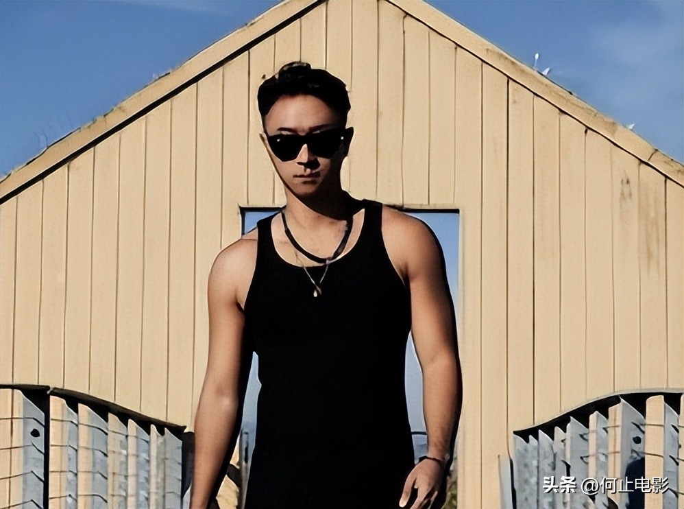 _台湾歌手上海丢万元外套！自称美国不会发生，以前说自己美国人_台湾歌手上海丢万元外套！自称美国不会发生，以前说自己美国人