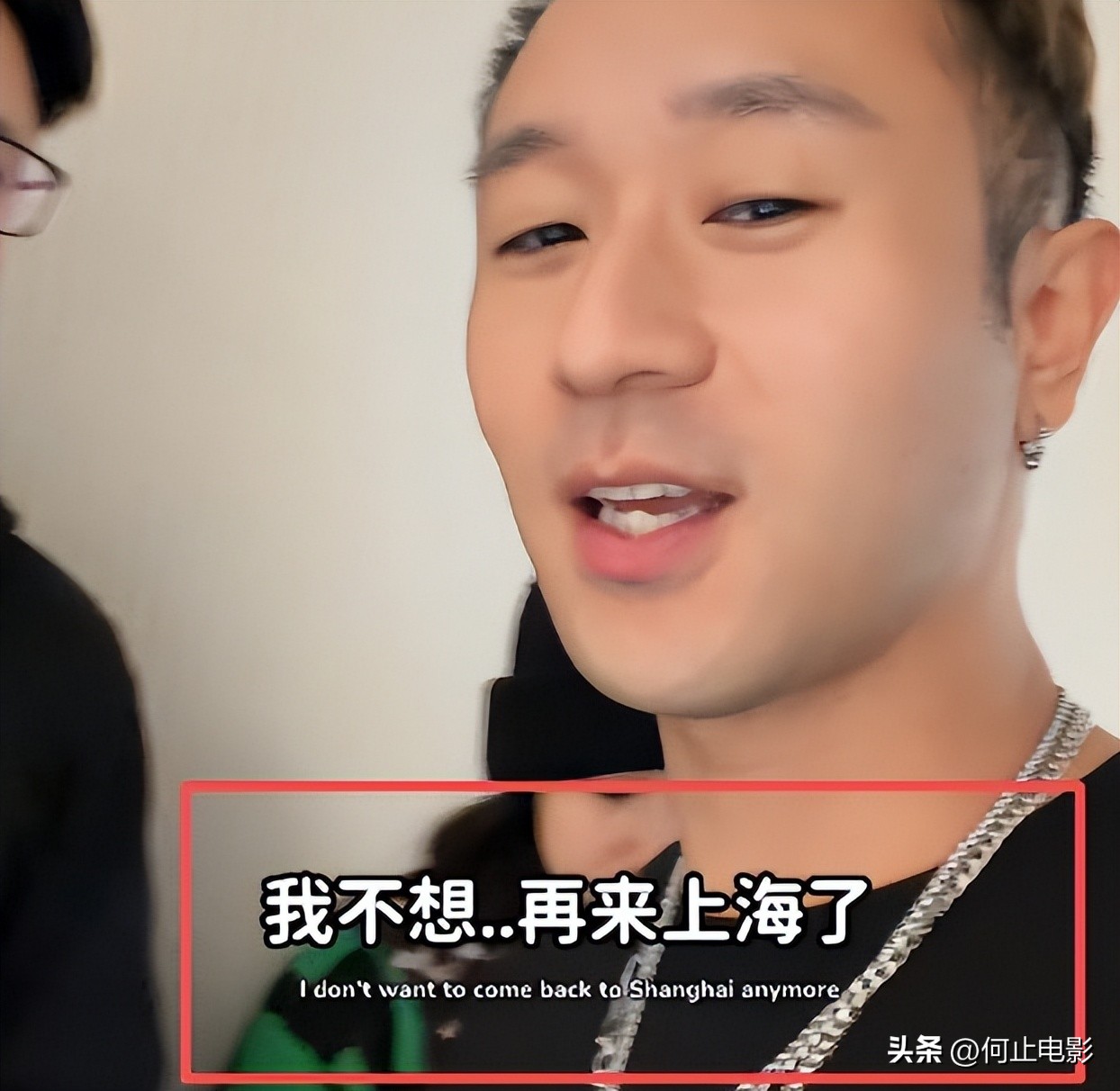 台湾歌手上海丢万元外套！自称美国不会发生，以前说自己美国人__台湾歌手上海丢万元外套！自称美国不会发生，以前说自己美国人