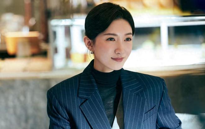 《夜色正浓》直到李东明入狱，赵玫才知，董越追求她的三重算计__《夜色正浓》直到李东明入狱，赵玫才知，董越追求她的三重算计