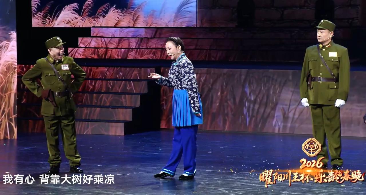 朱时茂陈佩斯回归，冯、潘、蔡、阎、鞠齐上阵，乐龄春晚封神了！__朱时茂陈佩斯回归，冯、潘、蔡、阎、鞠齐上阵，乐龄春晚封神了！