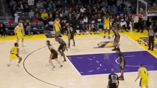 _炸裂！血帽2米13大中锋！布朗尼打出生涯最强一战_炸裂！血帽2米13大中锋！布朗尼打出生涯最强一战