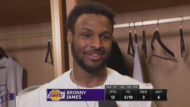 _炸裂！血帽2米13大中锋！布朗尼打出生涯最强一战_炸裂！血帽2米13大中锋！布朗尼打出生涯最强一战