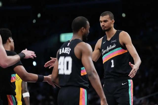 NBA｜文班亚马30分钟内轰出40分，比肩哈登、恩比德__NBA｜文班亚马30分钟内轰出40分，比肩哈登、恩比德