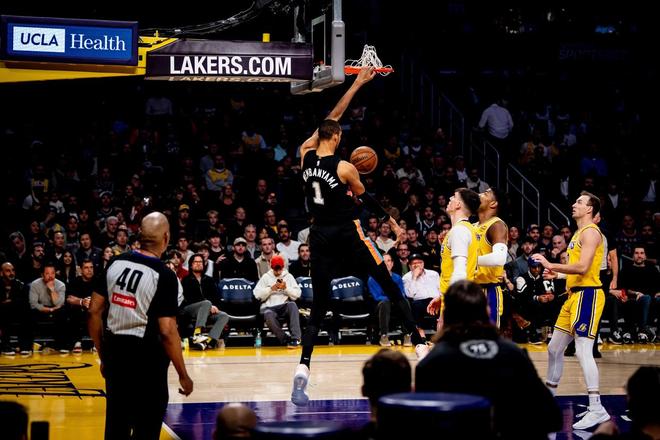 詹皇狂砍46分湖人胜骑士_湖人马刺詹姆斯5记三分_