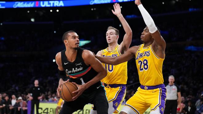 _詹皇狂砍46分湖人胜骑士_湖人马刺詹姆斯5记三分