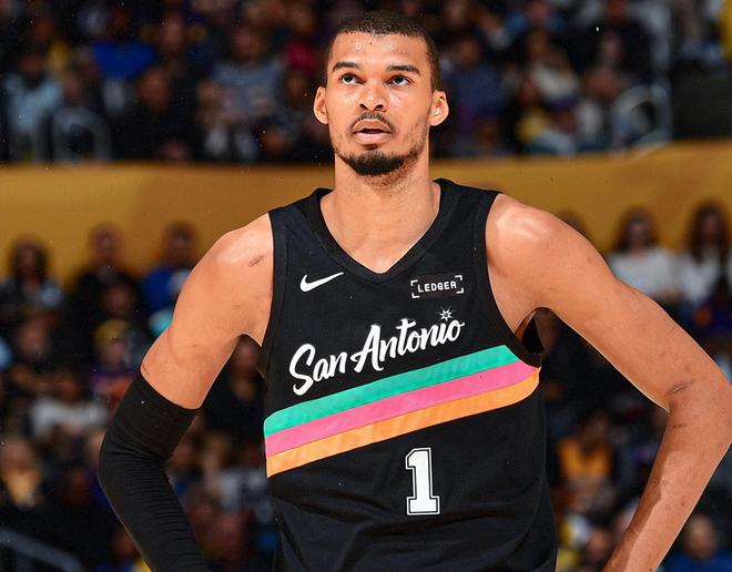 26分钟轰40分12板！就在今天，1项前无古人的NBA纪录被文班达成了_26分钟轰40分12板！就在今天，1项前无古人的NBA纪录被文班达成了_