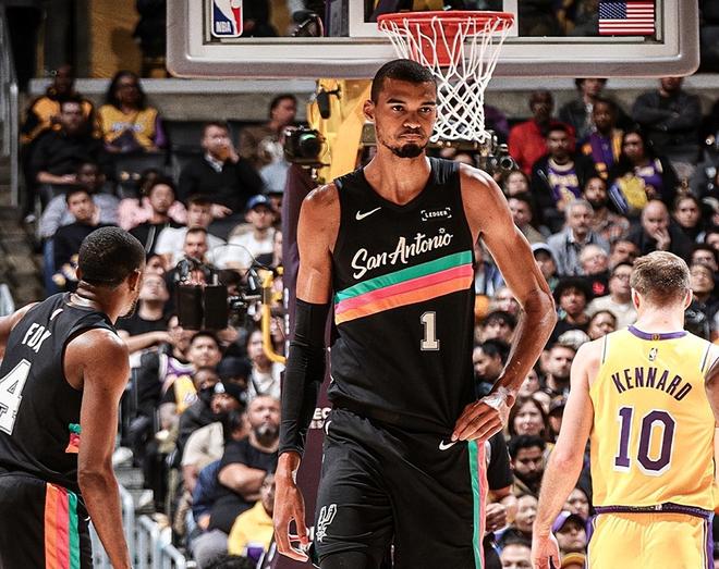 26分钟轰40分12板！就在今天，1项前无古人的NBA纪录被文班达成了__26分钟轰40分12板！就在今天，1项前无古人的NBA纪录被文班达成了