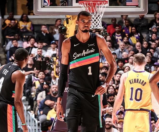 詹姆斯赢马刺总冠军_詹姆斯打马刺胜率_