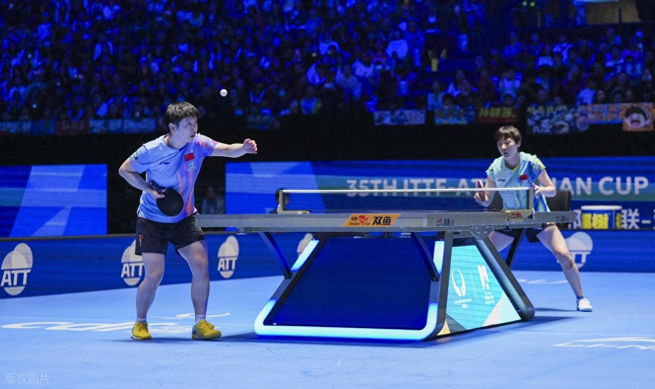 疯狂足球网—jrs直播__疯狂球迷冲进球场