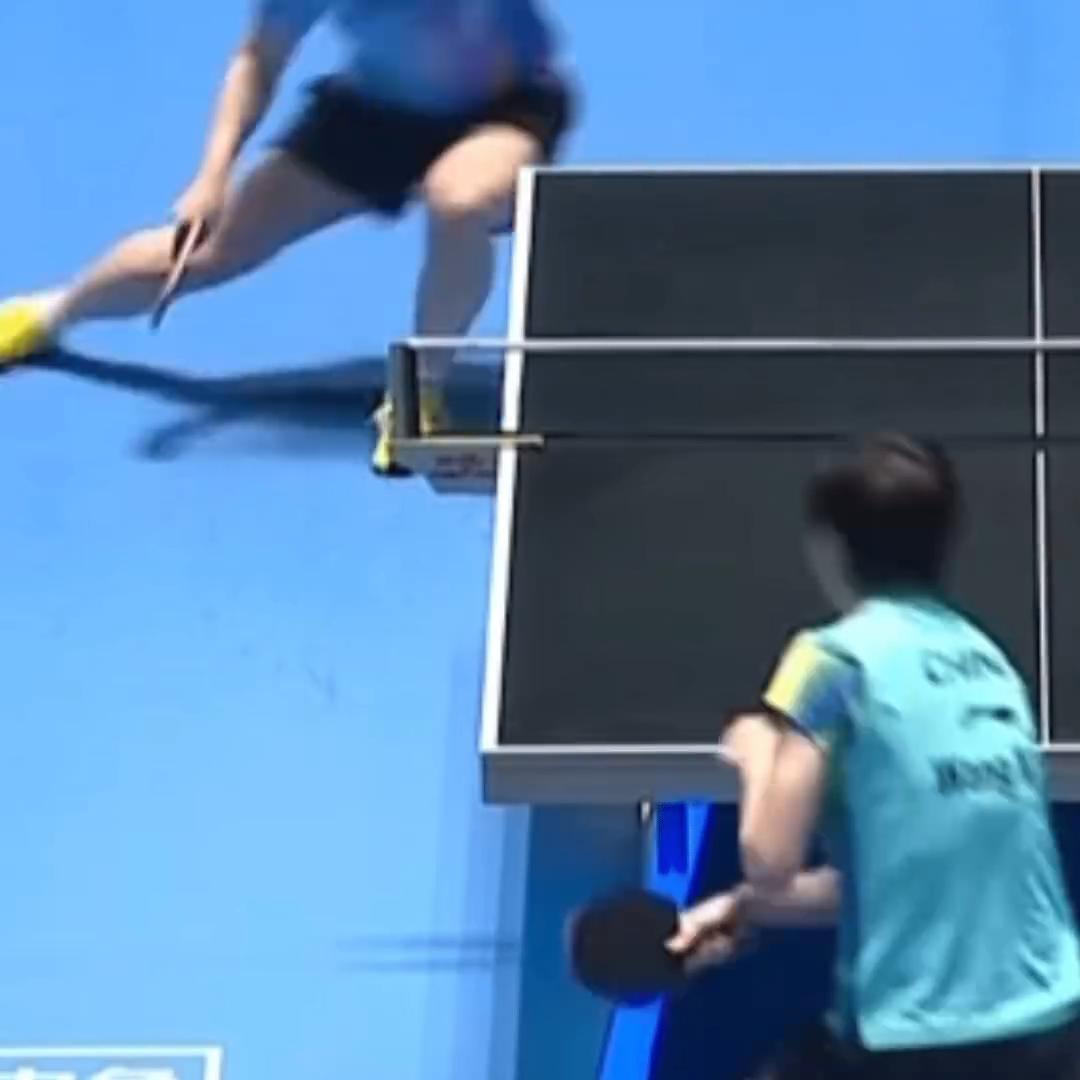 _疯狂足球网—jrs直播_疯狂球迷冲进球场