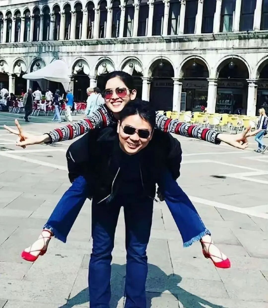 _豪门贵妇lucky讲的什么_搜索豪门贵妇