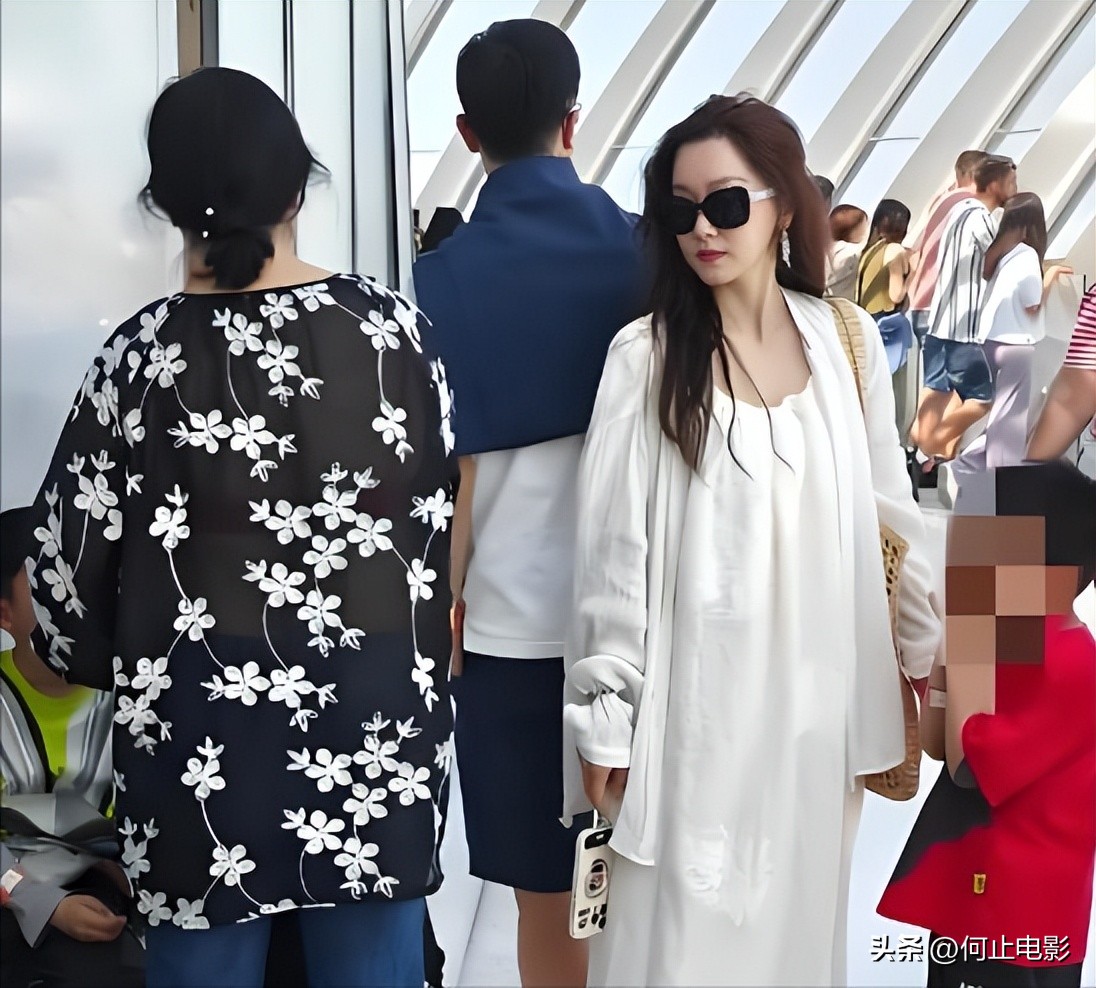 马龙一家在迪拜度假！夏露小腹隆起被疑二胎，背2万7麻布袋好抢镜_马龙一家在迪拜度假！夏露小腹隆起被疑二胎，背2万7麻布袋好抢镜_