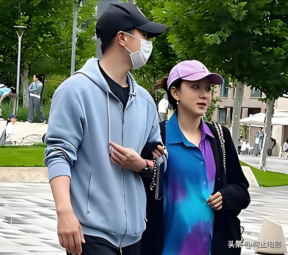 马龙一家在迪拜度假！夏露小腹隆起被疑二胎，背2万7麻布袋好抢镜__马龙一家在迪拜度假！夏露小腹隆起被疑二胎，背2万7麻布袋好抢镜