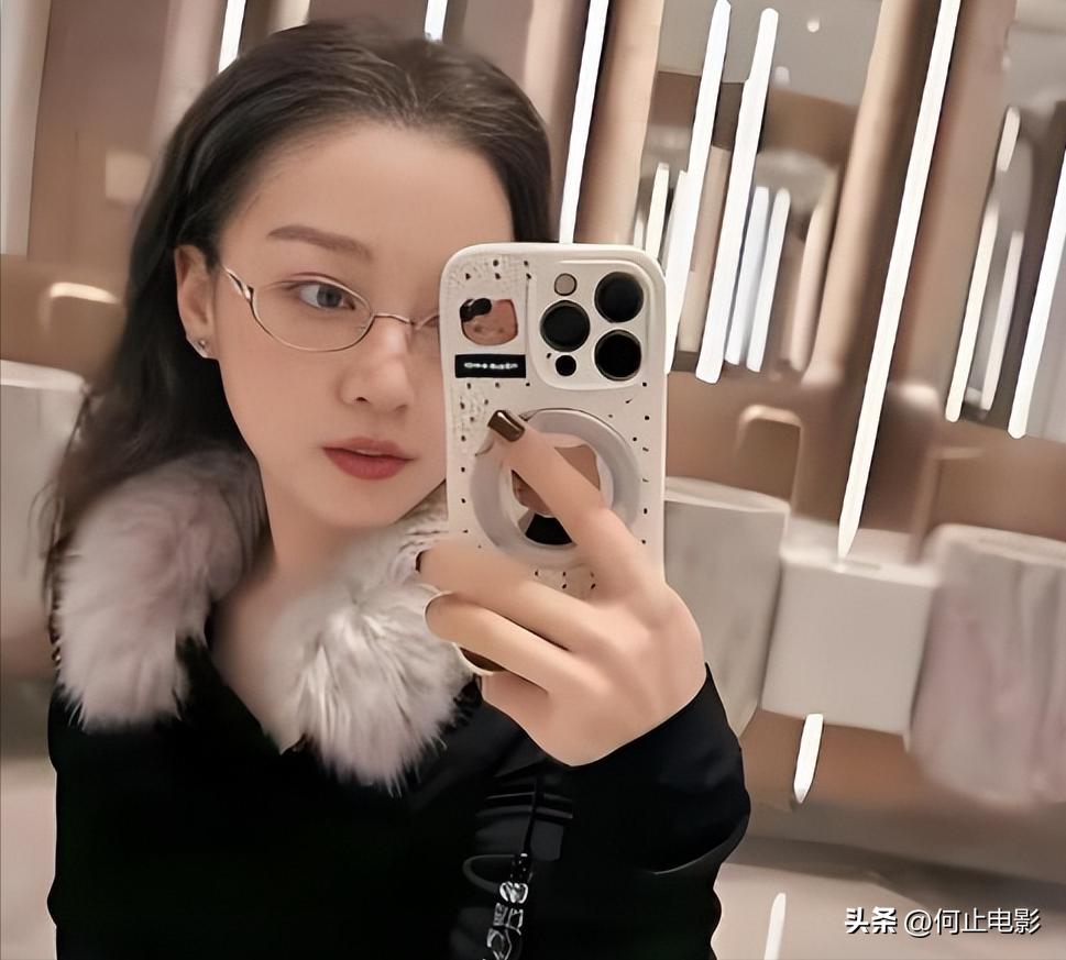 马龙一家在迪拜度假！夏露小腹隆起被疑二胎，背2万7麻布袋好抢镜_马龙一家在迪拜度假！夏露小腹隆起被疑二胎，背2万7麻布袋好抢镜_