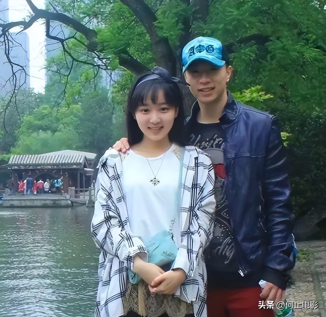 _马龙一家在迪拜度假！夏露小腹隆起被疑二胎，背2万7麻布袋好抢镜_马龙一家在迪拜度假！夏露小腹隆起被疑二胎，背2万7麻布袋好抢镜