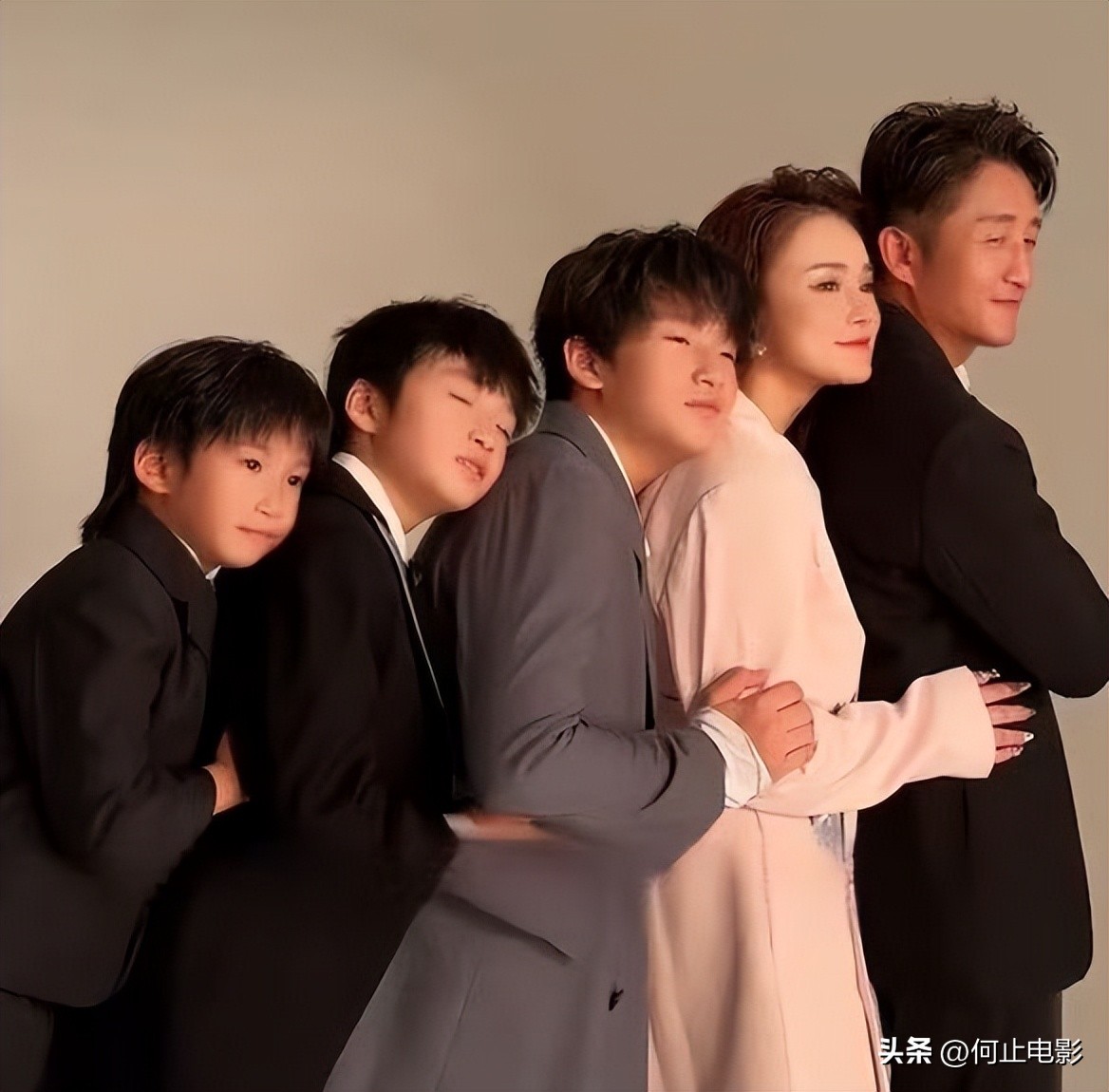 7年败光2个亿，邹市明冉莹颖共同发文，终究还是踏出了这一步！_7年败光2个亿，邹市明冉莹颖共同发文，终究还是踏出了这一步！_