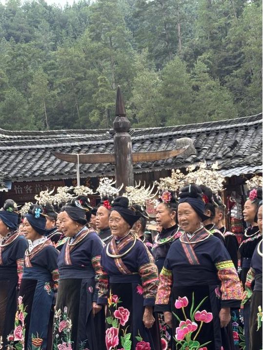 贵州非遗主题微短剧《群山上的“村T”》开播,来自大山里的时尚踏上“锦绣”前程_贵州非遗主题微短剧《群山上的“村T”》开播,来自大山里的时尚踏上“锦绣”前程_