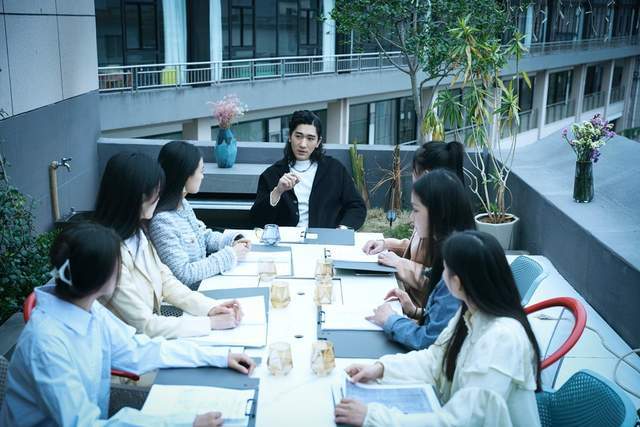 _职场骚扰法律撑腰_职场骚扰的案例