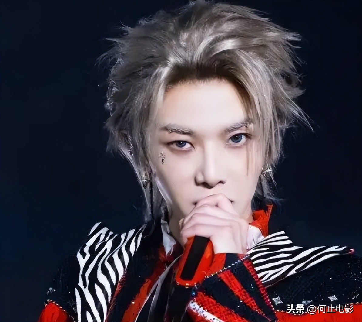 沈腾摸到华晨宇那里__沈腾宠华晨宇