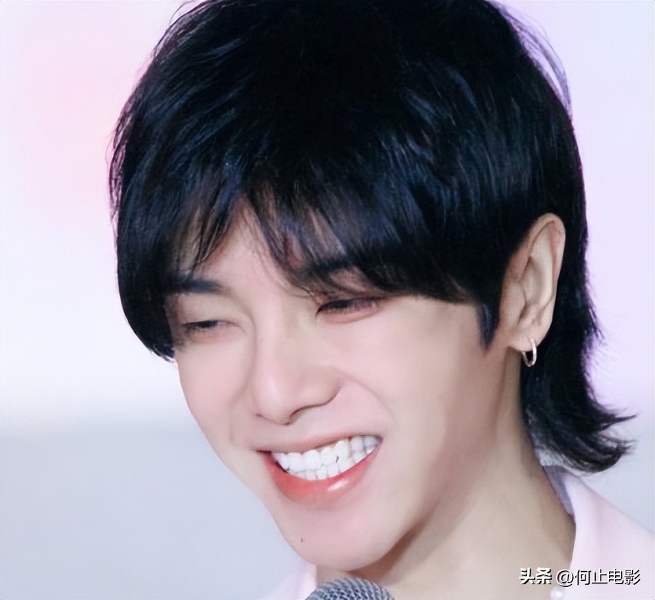 沈腾摸到华晨宇那里_沈腾宠华晨宇_