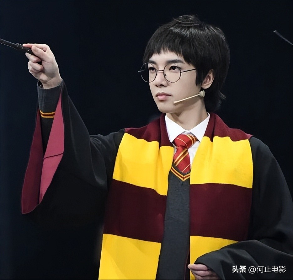 _沈腾宠华晨宇_沈腾摸到华晨宇那里