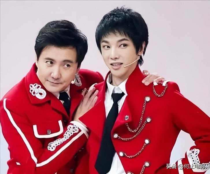 _沈腾摸到华晨宇那里_沈腾宠华晨宇