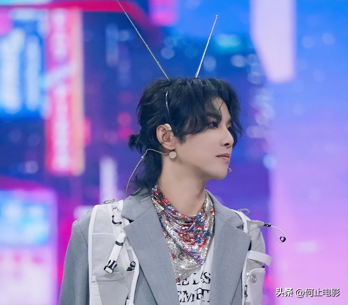 _沈腾摸到华晨宇那里_沈腾宠华晨宇